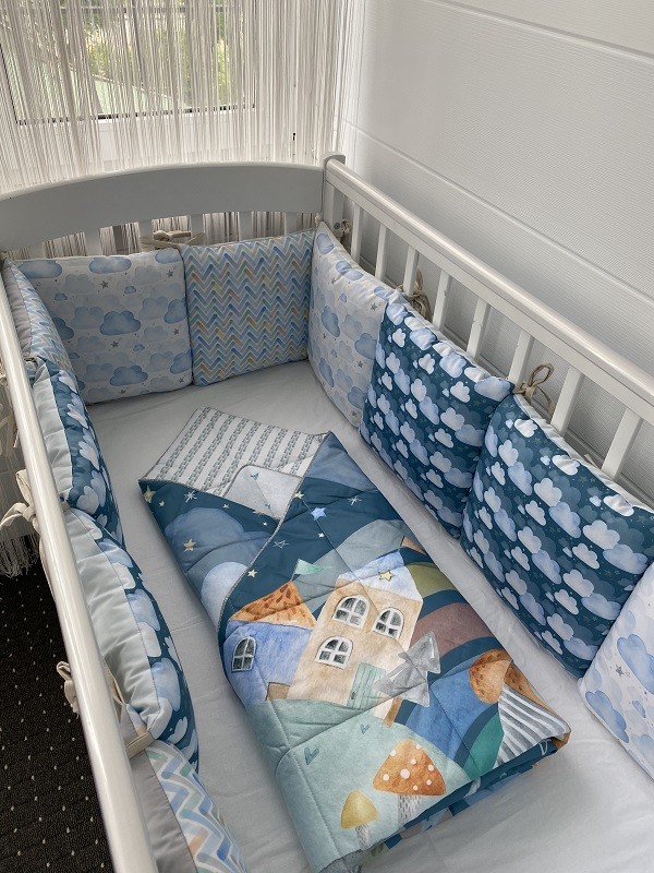   LoveBabyToys Комплект в детскую кроватку с подушечками